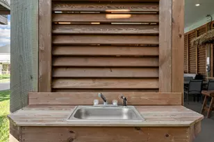 941 S Gateway, Crystal Beach, TX 77650 - Photo 30