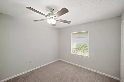 5822 Glenhurst Drive, Houston, TX 77033 - Photo 14