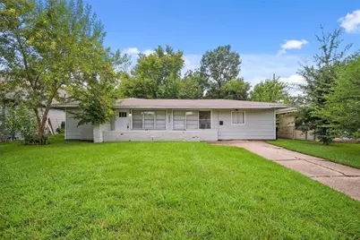 5822 Glenhurst Drive, Houston, TX 77033 - Photo 2