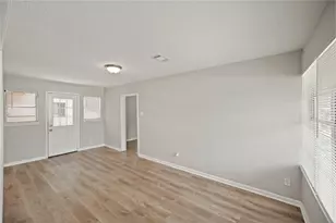 5822 Glenhurst Dr, Houston, TX 77033 - Photo 8