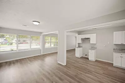 5822 Glenhurst Drive, Houston, TX 77033 - Photo 10