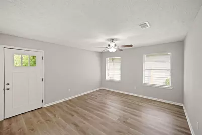 5822 Glenhurst Drive, Houston, TX 77033 - Photo 6