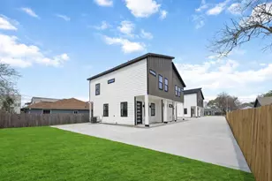 4804 Carmen St, Houston, TX 77033 - Photo 4