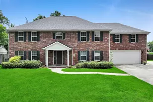 5 Twin Cir Dr, Beaumont, TX 77706 - Photo 2