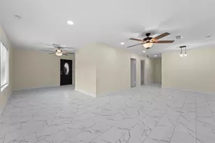 808 Beaumont St, Anahuac, TX 77514 - Photo 6