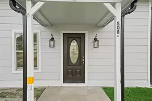 808 Beaumont St, Anahuac, TX 77514 - Photo 2