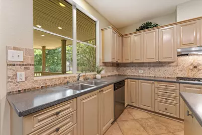 10 Seneca Place, The Woodlands, TX 77382 - Photo 12