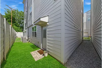 2702 Eado Grove Lane, Houston, TX 77003 - Photo 4