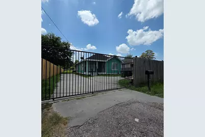 1036 Caperton Street, Houston, TX 77022 - Photo 1