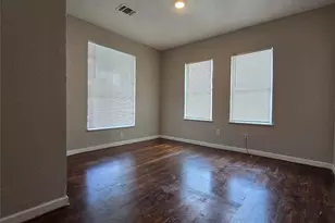 1036 Caperton St, Houston, TX 77022 - Photo 10