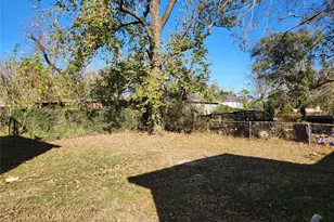 7937 Oak Knoll Ln, Houston, TX 77028 - Photo 14