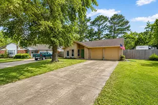 5705 Woodville Ln, Pearland, TX 77584 - Photo 2