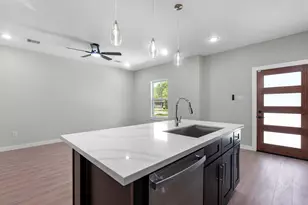 5201 Kenilwood Dr, Houston, TX 77033 - Photo 12