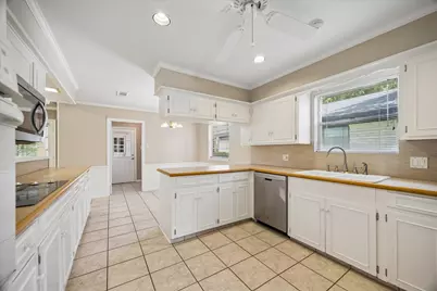 8015 Burning Hills Drive, Houston, TX 77071 - Photo 18