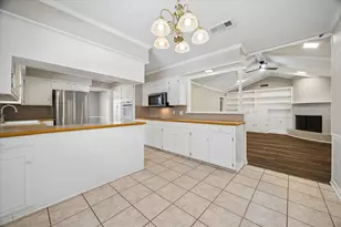 8015 Burning Hills Dr, Houston, TX 77071 - Photo 16