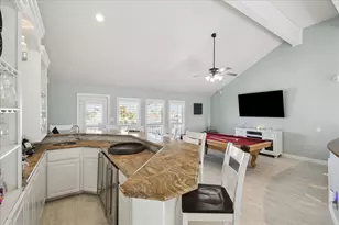 241 Tamana Dr, Tiki Island, TX 77554 - Photo 20