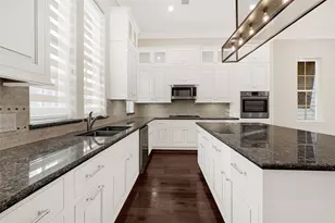 1750 W 23rd St, Houston, TX 77008 - Photo 8