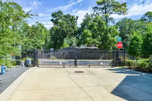 10207 Preston Crest Dr, Houston, TX 77042 - Photo 32