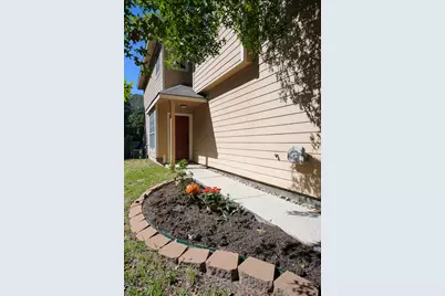 27 Summerhaze Circle, The Woodlands, TX 77382 - Photo 2