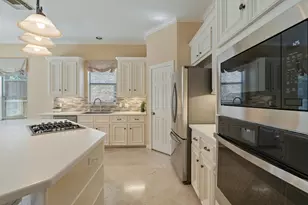 13 Stonegate Park Ct, Spring, TX 77379 - Photo 16