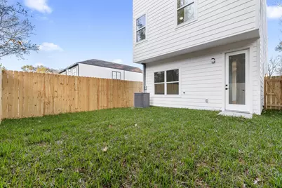 8403 Sunnyhill Street, Houston, TX 77088 - Photo 30