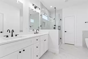 8403 Sunnyhill St, Houston, TX 77088 - Photo 18