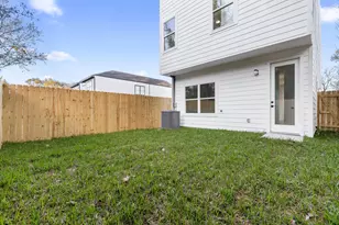8403 Sunnyhill St, Houston, TX 77088 - Photo 30