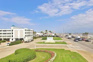 6102 Seawall Blvd, Galveston, TX 77551 - Photo 10