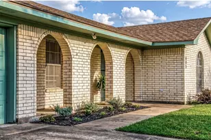 605 Clearspring Dr, Brenham, TX 77833 - Photo 2