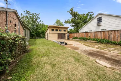 1913 Thonig Road, Houston, TX 77055 - Photo 30