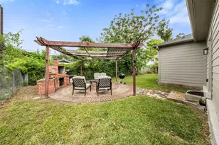 1913 Thonig Rd, Houston, TX 77055 - Photo 28