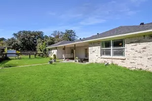 545 Elm St, Sour Lake, TX 77659 - Photo 10