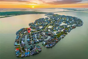 243 Bamaku Bend, Tiki Island, TX 77554 - Photo 4