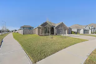 9527 Twilight Briar Ln, Baytown, TX 77521 - Photo 2
