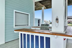 1295 Lagoon Dr, Crystal Beach, TX 77650 - Photo 10