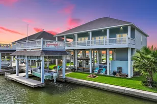 1295 Lagoon Dr, Crystal Beach, TX 77650 - Photo 1