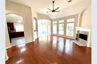 71 E Hobbit Glen Drive, The Woodlands, TX 77384 - Photo 8