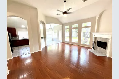 71 E Hobbit Glen Drive, The Woodlands, TX 77384 - Photo 4