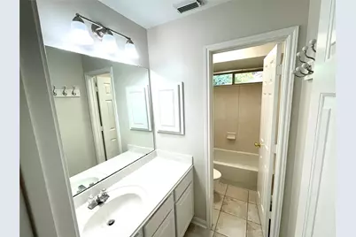 71 E Hobbit Glen Drive, The Woodlands, TX 77384 - Photo 14