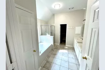 71 E Hobbit Glen Drive, The Woodlands, TX 77384 - Photo 10