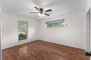 1911 Manila Ln, Houston, TX 77043 - Photo 22
