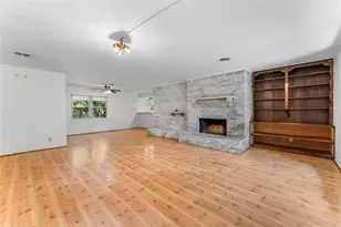 1911 Manila Ln, Houston, TX 77043 - Photo 8