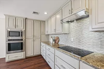 49 Briar Hollow Lane Lane #1004, Houston, TX 77027 - Photo 10