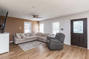 3748 Grant Ave, Groves, TX 77619 - Photo 4