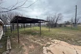 610 W Garrison Ave, Electra, TX 76360 - Photo 18