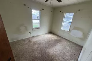 610 W Garrison Ave, Electra, TX 76360 - Photo 12