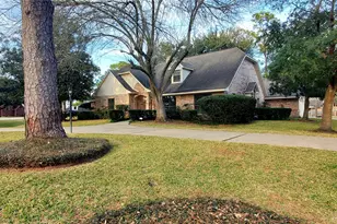 710 Bayou Crest Cir, Dickinson, TX 77539 - Photo 1