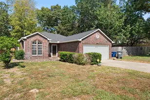 591 Mosswood Dr, Conroe, TX 77302 - Photo 2