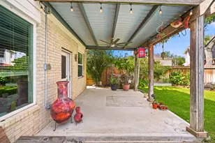 1323 Crystal Lake Cir E, Pearland, TX 77584 - Photo 44