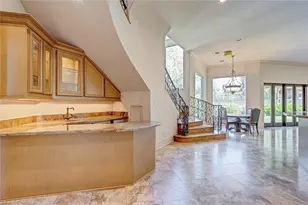 710 Pinehaven Dr, Houston, TX 77024 - Photo 12